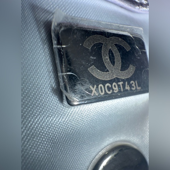 CHANEL CC CHAIN Gradient Metallic Calfskin Quilted Clutch - Picture 12 of 16